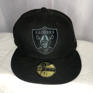 NEW ERA Men’s black Oakland Las Vegas Raiders 59FIFTY Fitted hat/cap. 7 1/8.